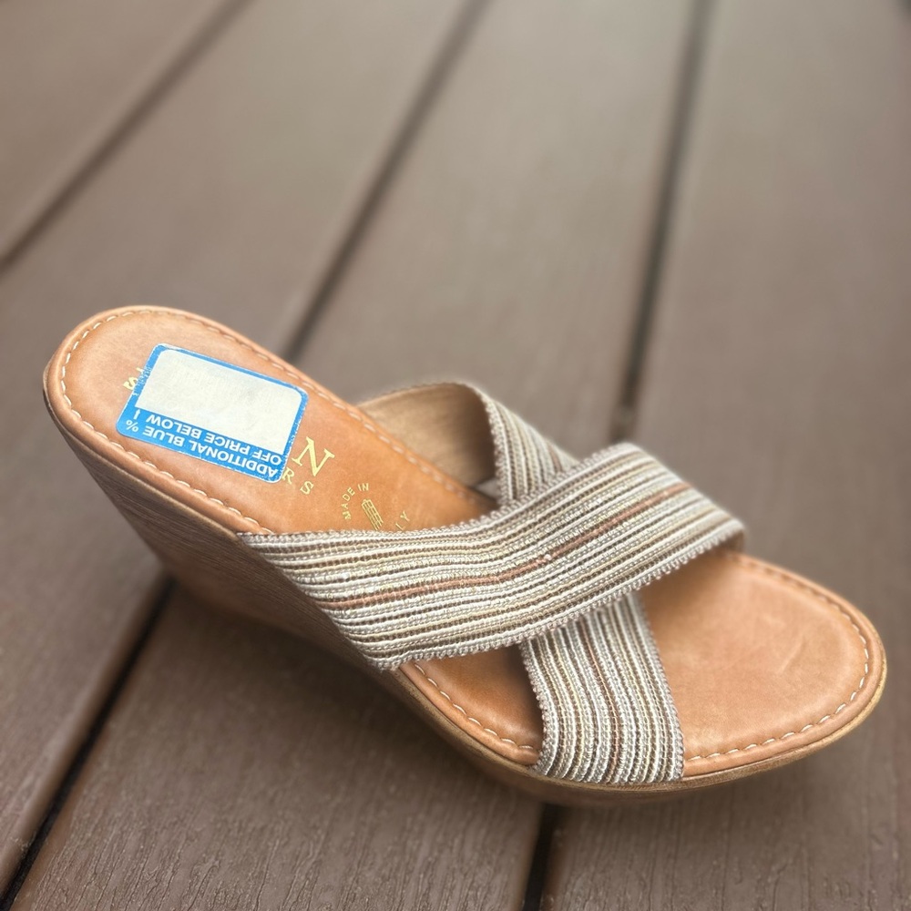 Gold/Tan platform sandals - Picture 6 of 8